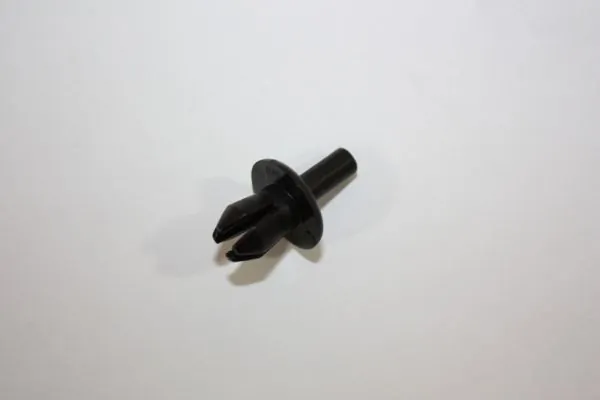 Clip, trim/protection strip