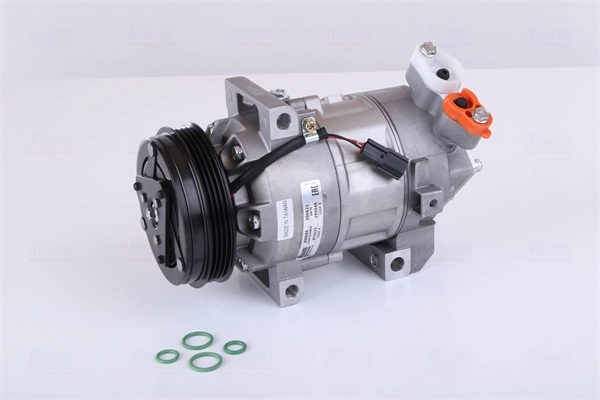 Compressor, air conditioning