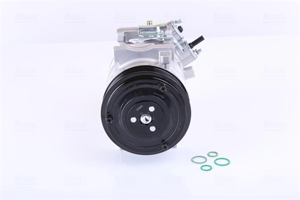 Compressor, air conditioning