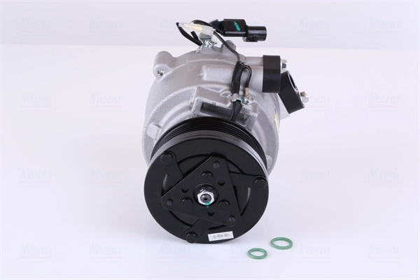 Compressor, air conditioning