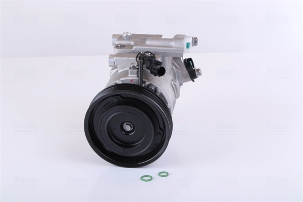 Compressor, air conditioning