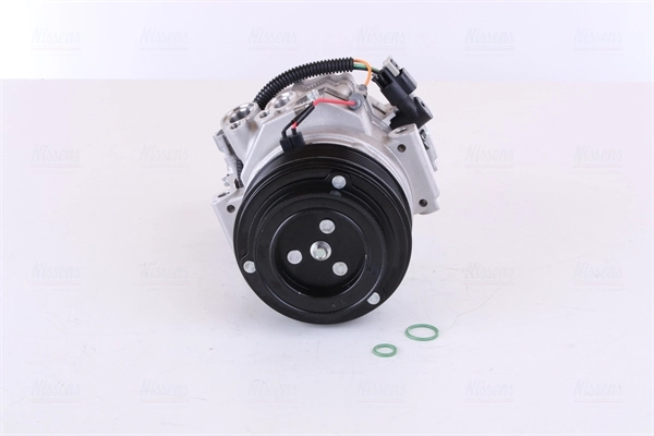 Compressor, air conditioning