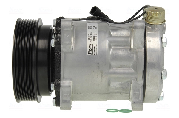 Compressor, air conditioning