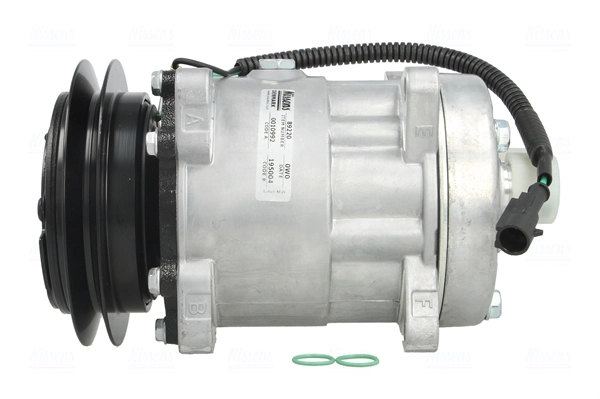 Compressor, air conditioning